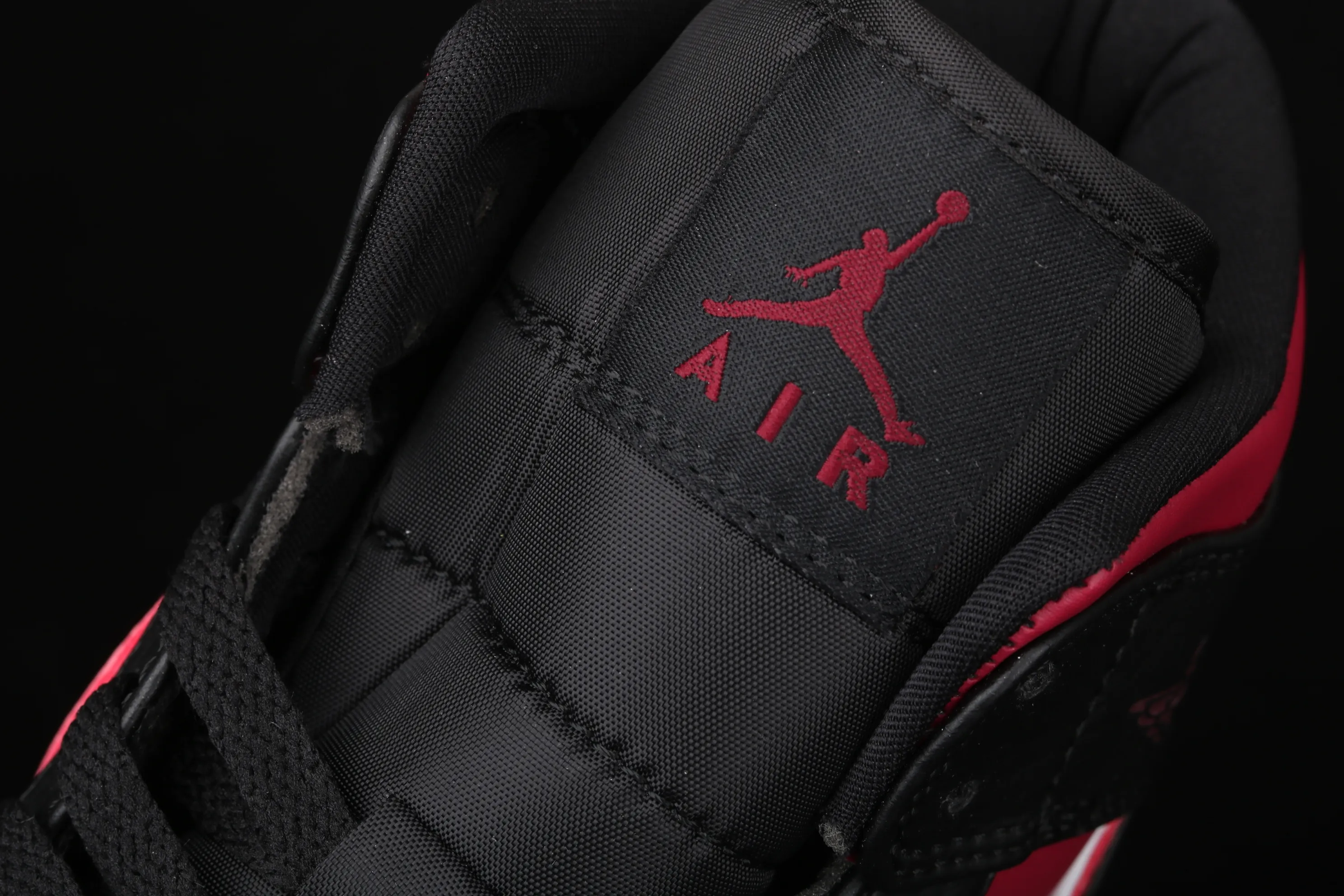 All categories Air Jordan Jordan series basketball shoes Air Jordan 1 Mid Air Jordan 1 Mid AJ1 Joe 1 black and red toe Zhongbang series basketball shoes 554724-066